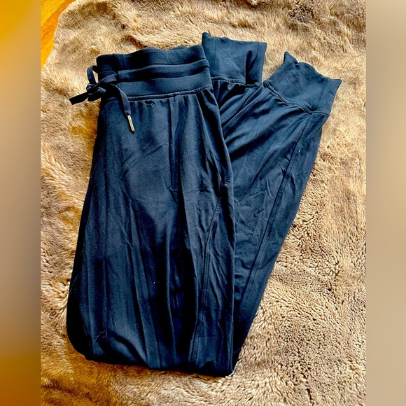 Black size 4 LULULEMON stretch high rise jogger - Picture 1 of 5